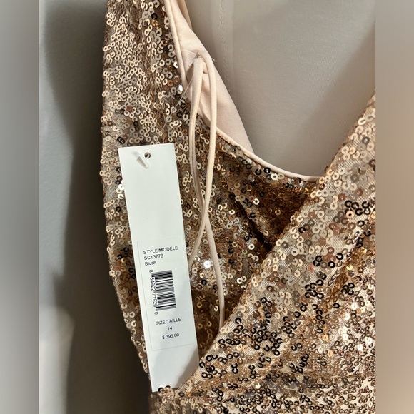 ✨BNWT Racerback body-skimming Badgley Mischka sequined dress.✨ Holiday party/NYE - Picture 4 of 6